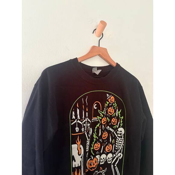 Black Halloween Sweatshirt Small Tis the Season to Be Creepy Skeleton Pumpkin - Picture 3 of 7
